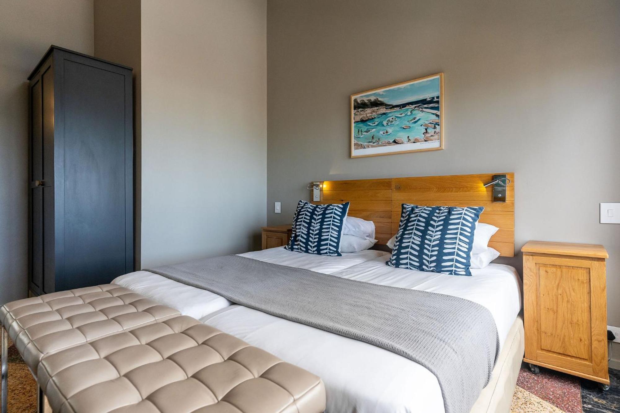 Camps Bay Village - Studios And Apartments Cape Town Oda fotoğraf