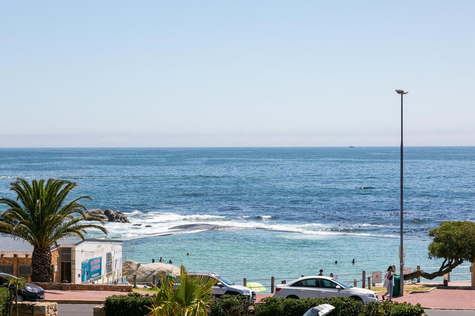 Camps Bay Village - Studios And Apartments Cape Town Oda fotoğraf