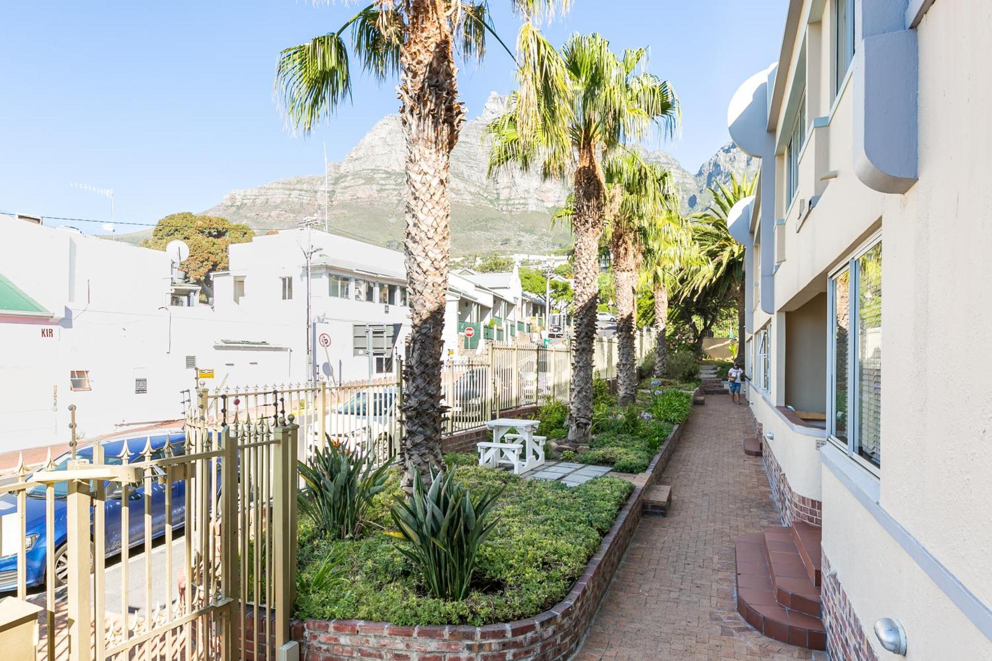 Camps Bay Village - Studios And Apartments Cape Town Oda fotoğraf