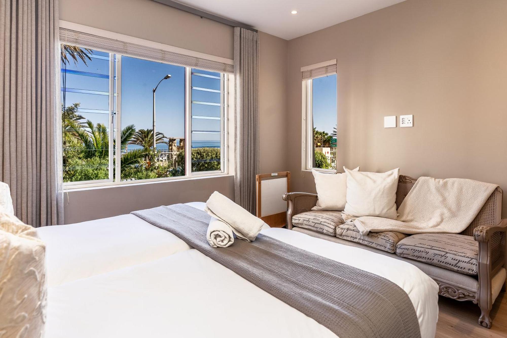 Camps Bay Village - Studios And Apartments Cape Town Oda fotoğraf