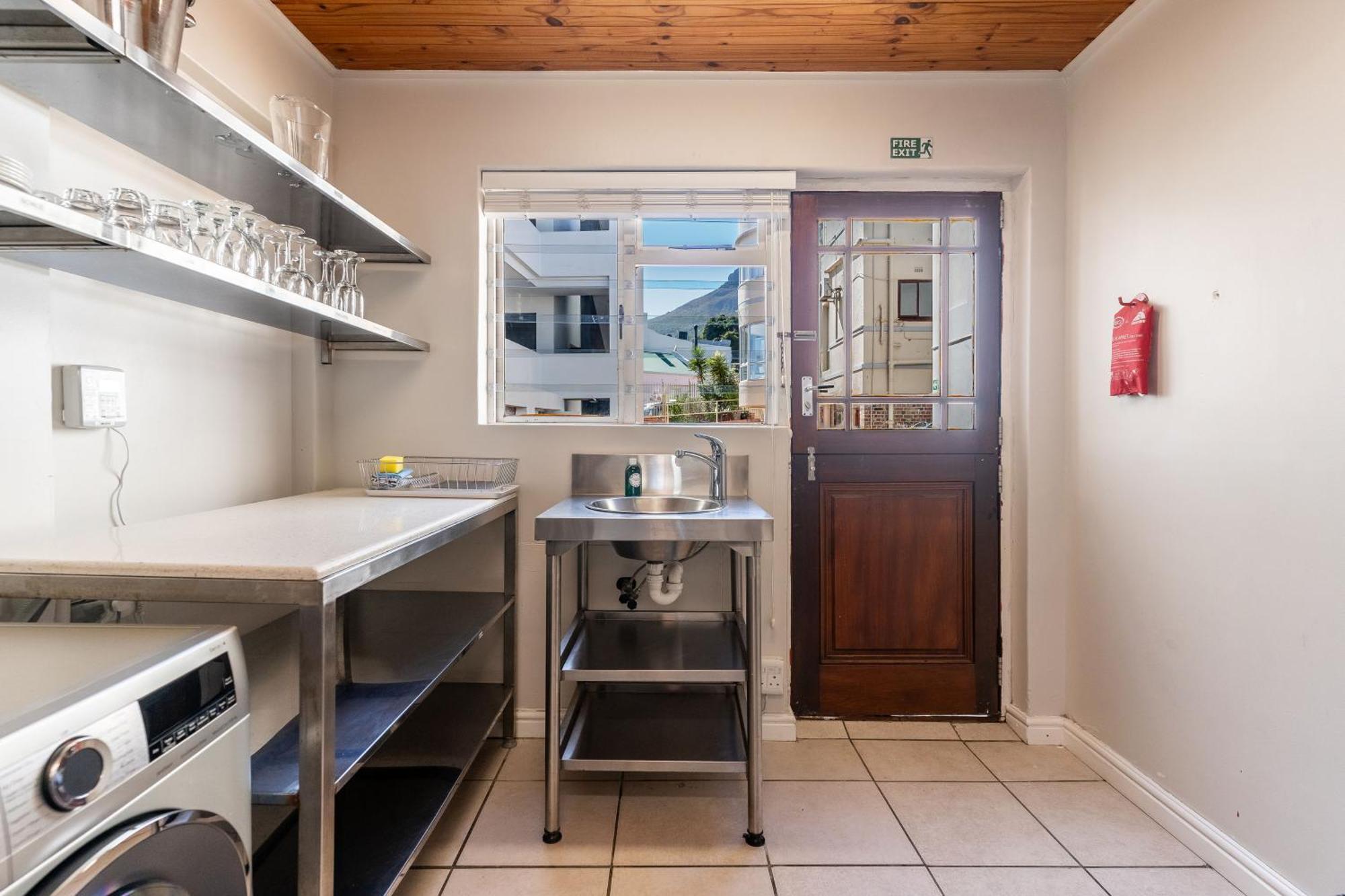 Camps Bay Village - Studios And Apartments Cape Town Oda fotoğraf