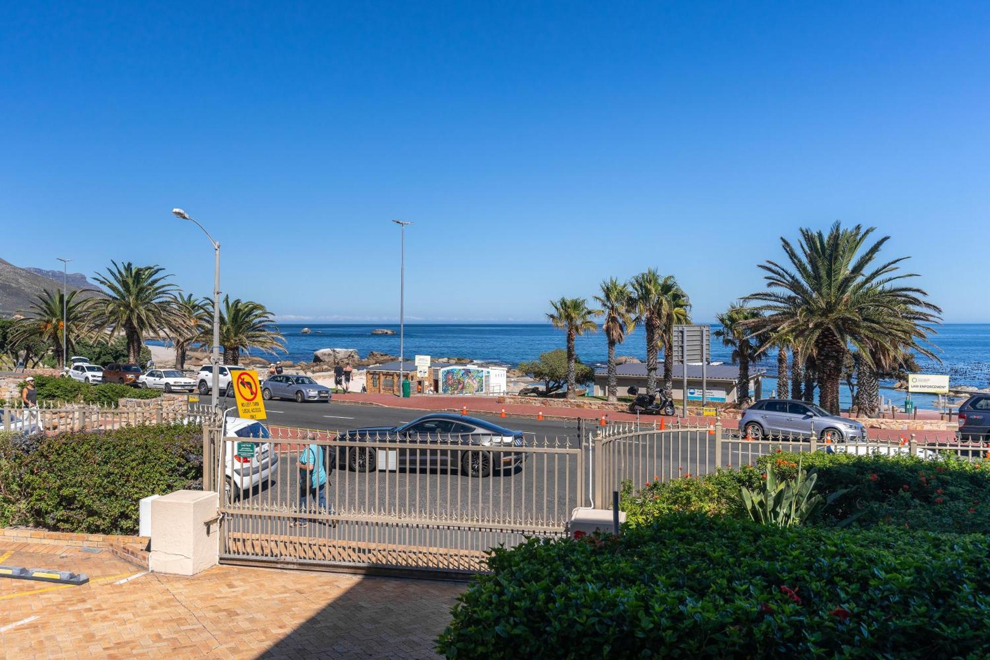 Camps Bay Village - Studios And Apartments Cape Town Oda fotoğraf
